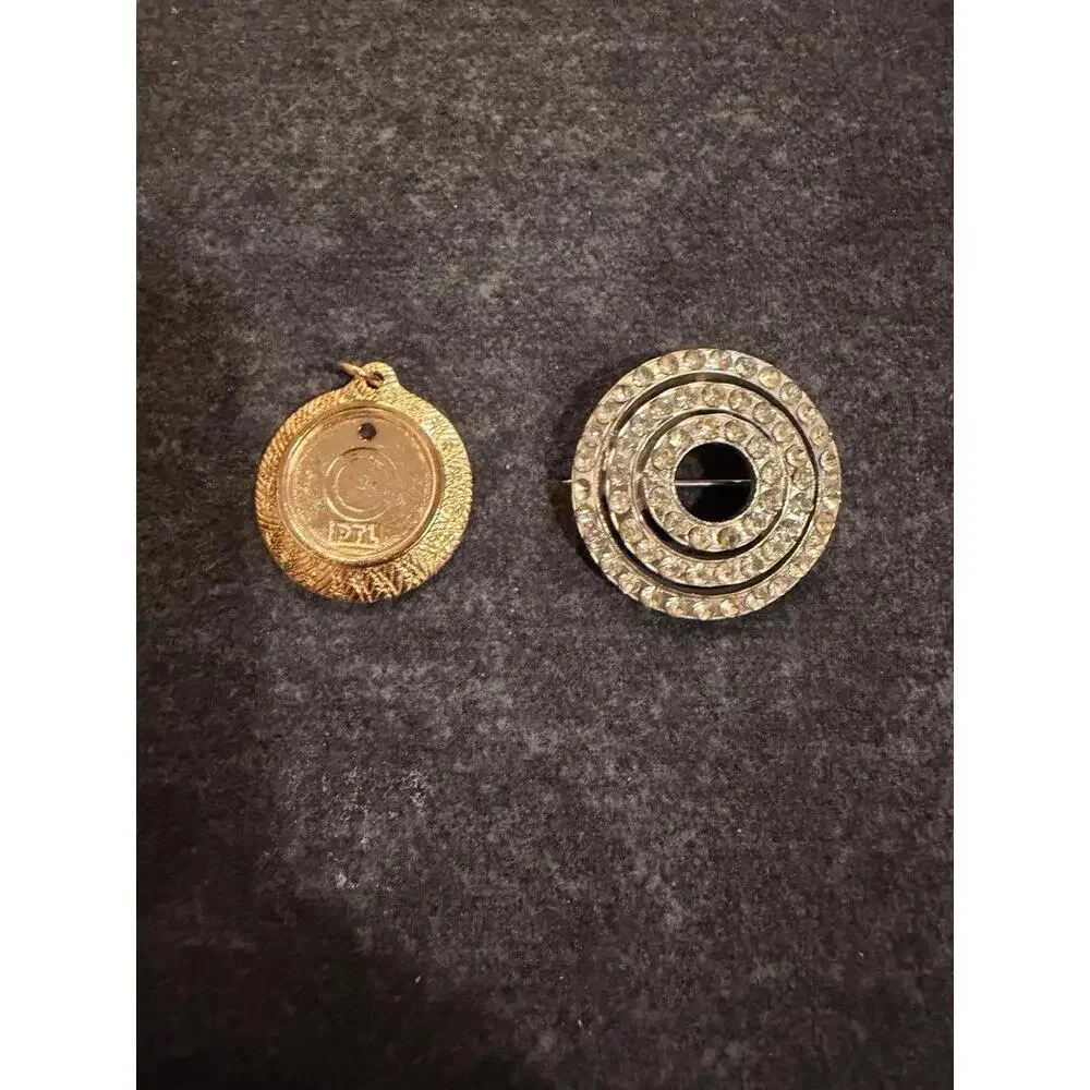 Art deco pin/pendant and gold tone pendant - Picture 1 of 4
